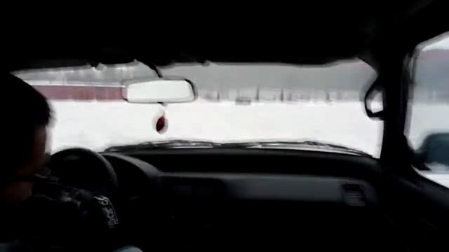 Honda CRX II sliding on parking lot :-) смотреть онлайн