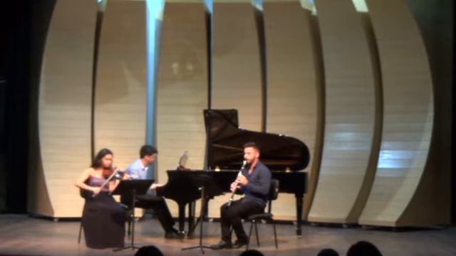 Khachaturian - Trio ara clarinete, violino e piano смотреть онлайн