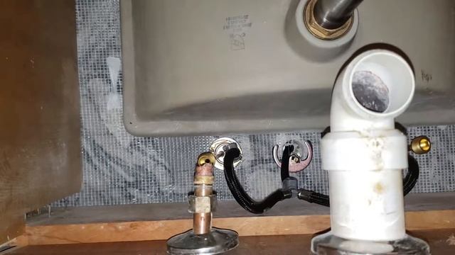 EASY TRICK to remove stuck ring on supply valve with copper compression fitting! смотреть онлайн