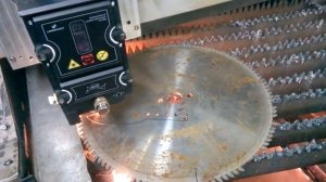 Лазерная резка заготовки ножа