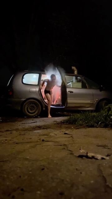 Немецкие энтузиасты создали полноценную сауну прямо в автомобиле смотреть онлайн