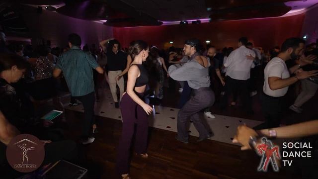 Social Dancing Eloy J Rojas & Laura #live2mambo Budapest смотреть онлайн