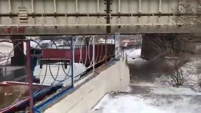 Большегрузы на Мефодиевке встали из-за гололёда смотреть онлайн