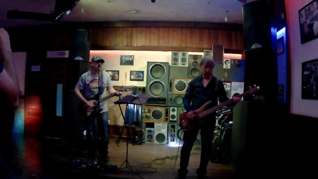 гр. "Капитан Дик" и какой-то чувак / Новосибирск, бар.Республика,14.05.17 - let it be (The Beatles) смотреть онлайн