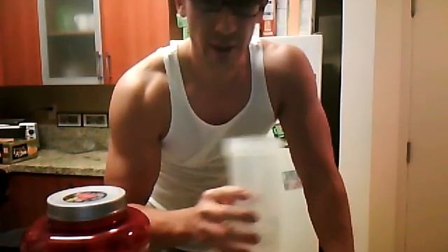 Blender Bottle Shaker: How to mix your protein shakes смотреть онлайн