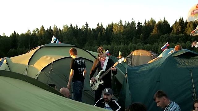 Басист на Нашествии 2015 смотреть онлайн