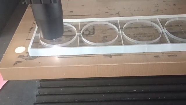 Пикосекундный станок для резки стекла — XTLASER-Видео 3 смотреть онлайн