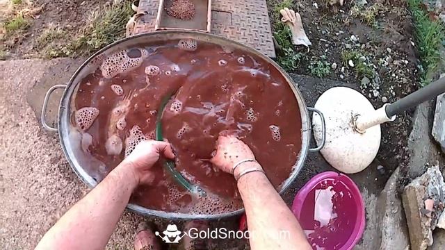 Confinés à la maison! - Jour 19 - Chercher de l'or... dans des roches métallifères en les broyant смотреть онлайн