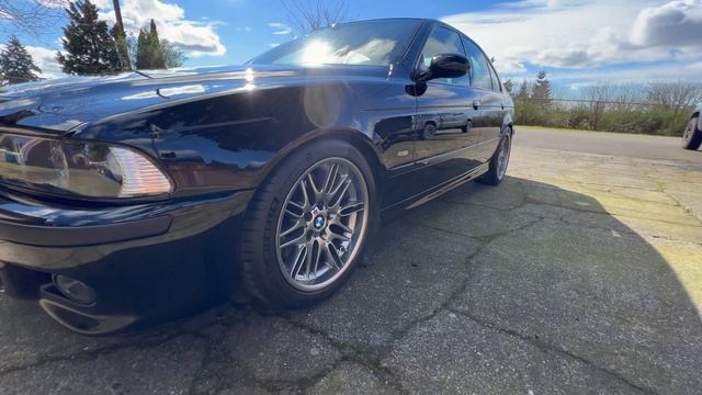 Trying Out a Set of 15mm Wheel Spacers on the Front of an E39 M5 смотреть онлайн