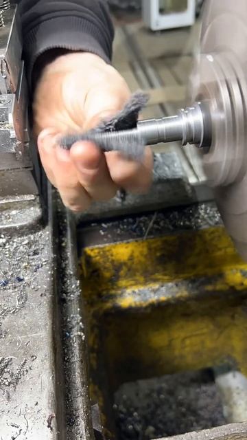Изготовление болта на токарном станке #токарь #токарнаяобработка #токарка #diy #tig #сварка #аргон смотреть онлайн