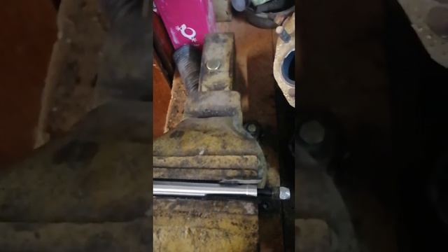Извлечение возвратной пружины затвора на Huglu Renova.