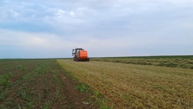 Mtz 820 i galigani baliranje lucerke 2018 смотреть онлайн