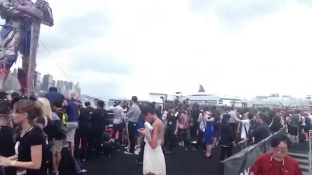 Tara at the Transformers 4 World Premiere смотреть онлайн