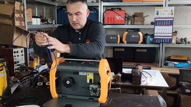 Hugong P-MIG 200 unboxing смотреть онлайн