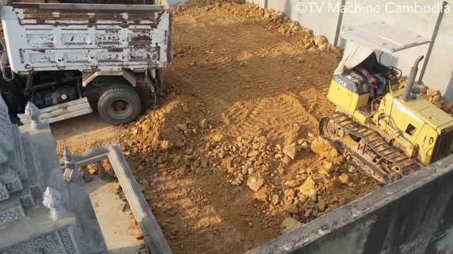 COMPLETED & Experience Skill Pushing Filling Up By Smart Driver Dozer Pushing With Truck Dumping смотреть онлайн