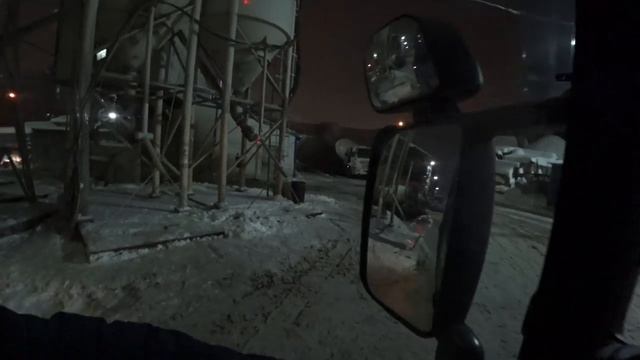 Спасательная операция, помогаем  коллеге выгрузить бочку __ Крайний рейс и домой