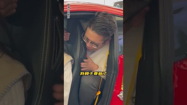 夫妻俩去买跑车当结婚用车，销售以为在忽悠他，没想到知道实情的他居然....【招财喵剧组】