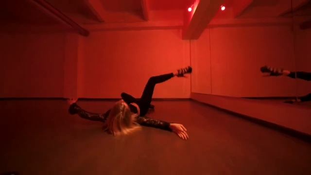 Elle [Two Feet Strip Plastic Choreography] By PROXIMA