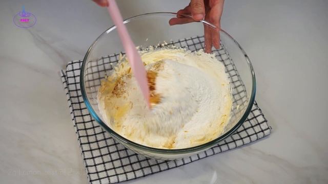 작지만 너무 맛있는 미니 레몬 케이크 만들기 смотреть онлайн