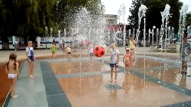 Физика или фокус? (мяч летает в струе воды) смотреть онлайн