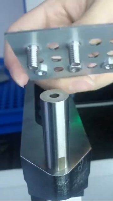 Stainless steel pressure riveting bolts#stainlesssteelscrew #Stud #Sheetmetalriveting #Nut смотреть онлайн