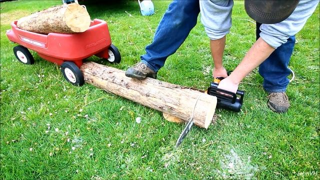 WORX 14" WG305 Electric Chain Saw Unboxing and Cutting Review смотреть онлайн