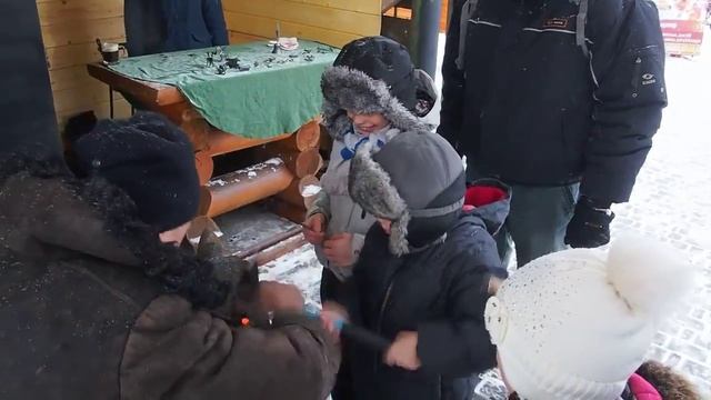 Петя делает гвоздь своими руками. смотреть онлайн