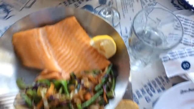 Обед в рыбном ресторанчике на Кипре! смотреть онлайн