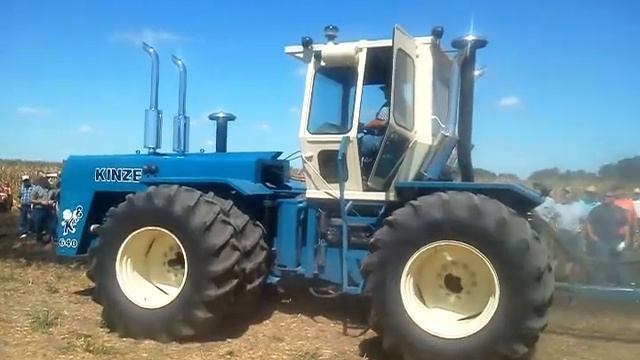 John Kinze’s 640 HP Kinze 4wd Tractor at Half Century of Progress in Rantoul, IL смотреть онлайн