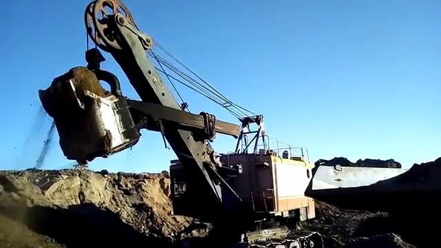 Экскаватор УЗТМ смотреть онлайн