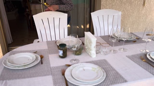 МАЙСКИЙ ОБЕД ДЛЯ ДРУГА СВЕКРОВИ. КАК ФРАНЦУЖЕНКИ НАКРЫВАЮТ СТОЛ, ЧЕМ УГОЩАЮТ