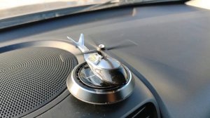 Вертолёт ароматизатор на солнечных батареях.