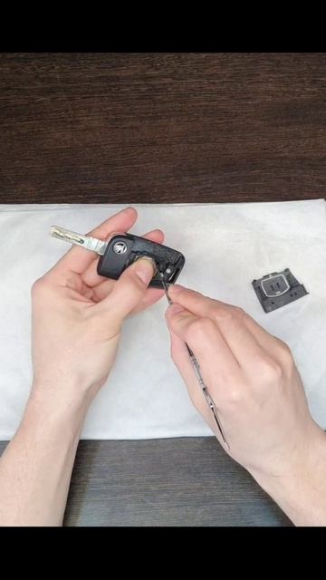 замена батарейки в ключе шкода рапид replacing the battery in the key skoda rapid смотреть онлайн
