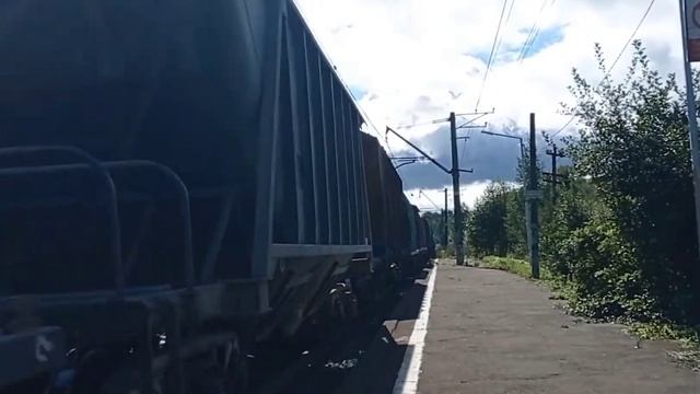 Электровоз ВЛ10У-1001 с грузовым составом смотреть онлайн