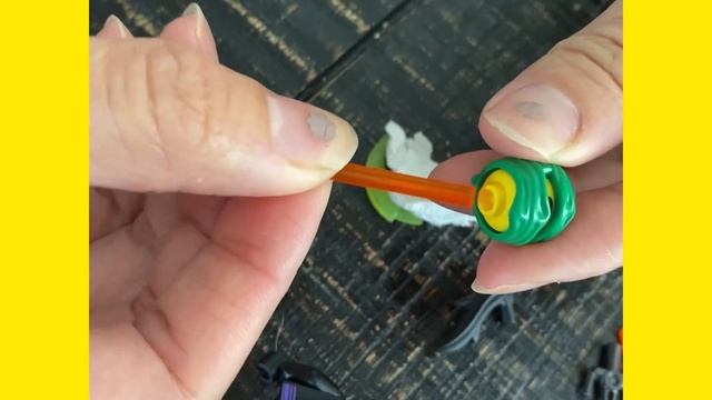 How to UNSTICK/ Remove a Stuck Lego Head - Upside down lego head pieces смотреть онлайн