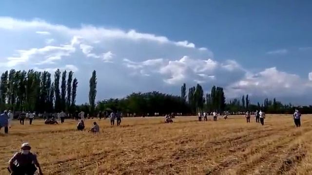 Чубак ажыны акыркы сапарга узатуу зыйнатына эл топтолуп жатат смотреть онлайн