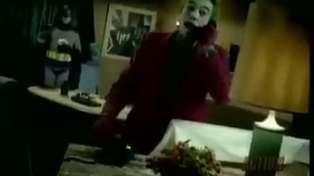 Joker Has His Paintings Switched смотреть онлайн