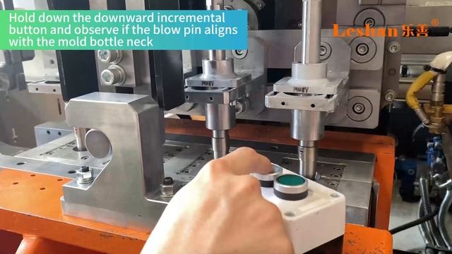 Adjustment of alignment between the blowing machine moldand blow pin смотреть онлайн