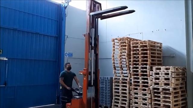 BT LSV 1250 E/10 Electric forklift смотреть онлайн
