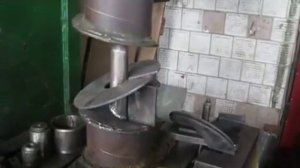 Пресс для гибки лопастей винтовый свай