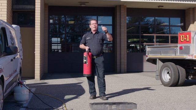 How To Use a Fire Extinguisher | Kelowna Fire Department смотреть онлайн