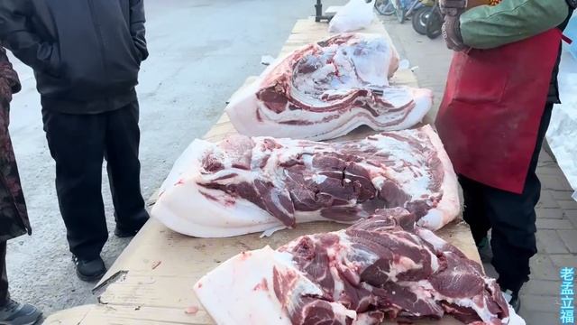 老孟賣豬肉真火了，一頭豬眨眼間就賣完，這一面都要失控了！ 【老孟立福vlog】