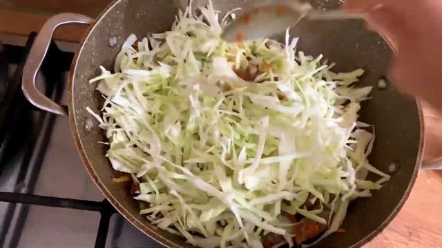 ЕҢ ОҢАЙ КЕШКІ АС. Ет қосылған қырыққабат бұқтырмасы. Капустное рагу с мясом. Cabbage Stew With Meat
