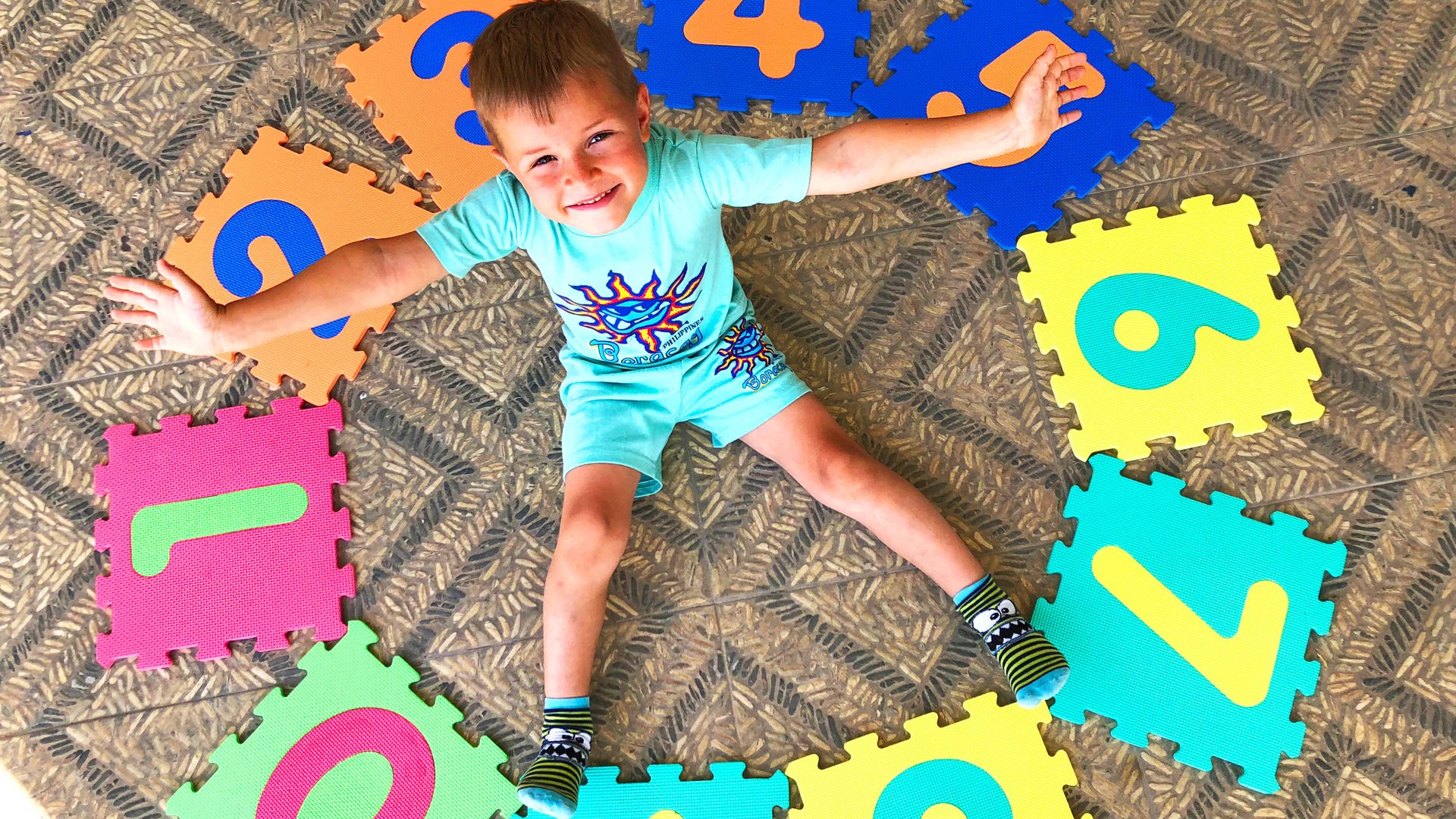 Учимся считать на английском от 1 до 10 | Играем в прятки с цифрами смотреть онлайн