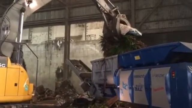 Lindner 95 Shredder Mattresses and Bulky Waste смотреть онлайн