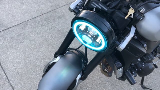 XSR900 RGB LED Headlight Mod смотреть онлайн