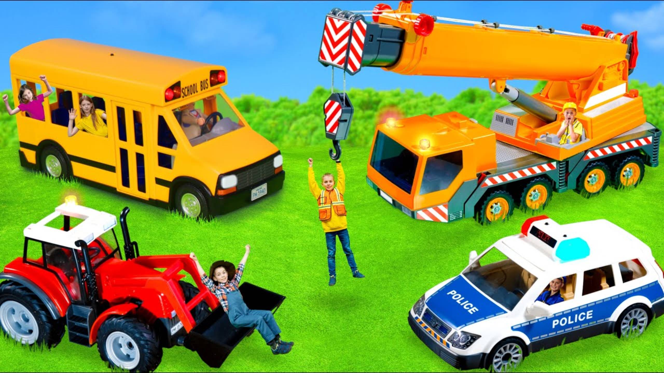 Дети играют машинками