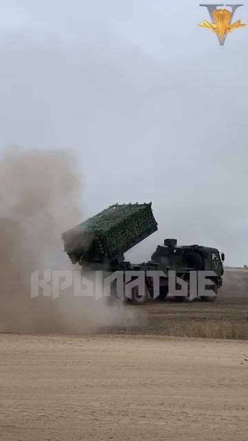 Работа инженерной системы дистанционного минирования (ИСДМ) ВС РФ на шасси КамАЗ-6560 в зоне СВО смотреть онлайн