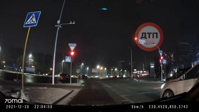 "Выезд с Тц Республика,болт на красный" - пишет наш читатель. Нит. смотреть онлайн