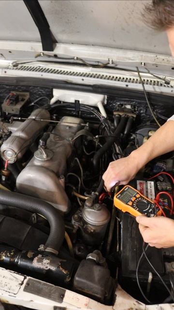Glühkerzen Am Dieselmotor 4 Zylinder Mercedes W115 Prüfen